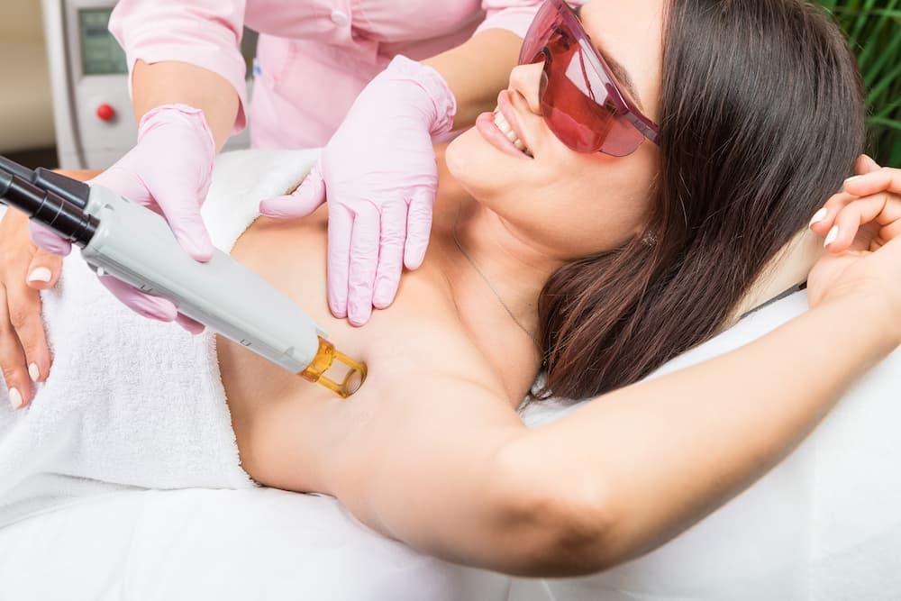 Épilation laser et allaitement : est-ce possible ?