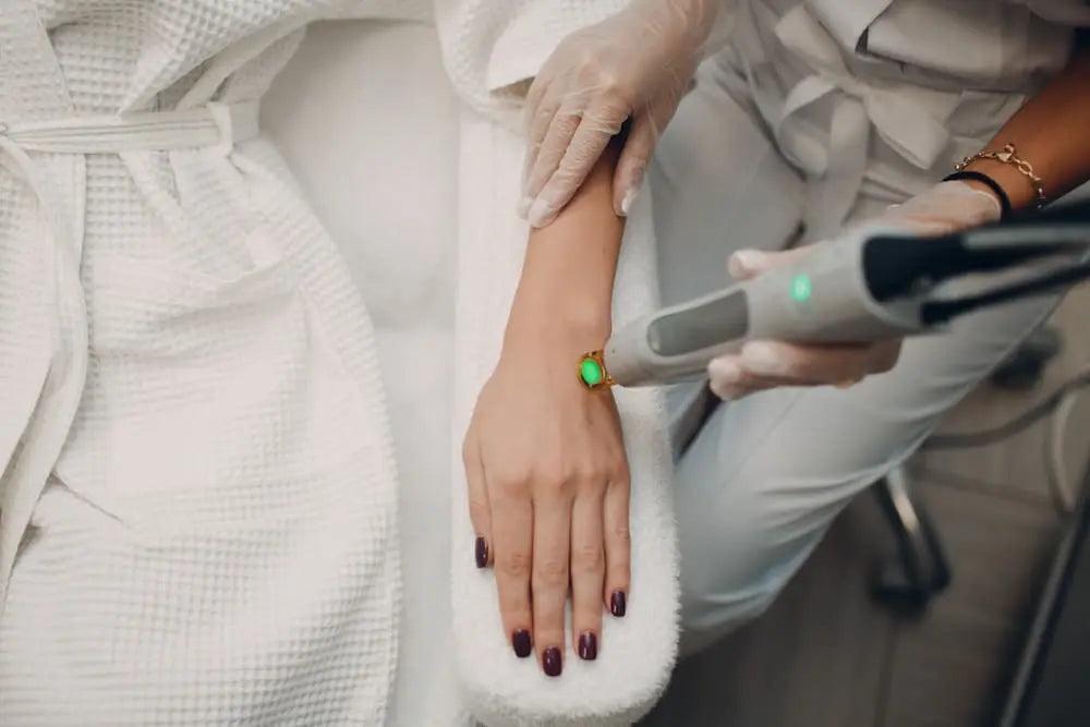 Changements hormonaux : quel est leur impact sur l'épilation laser ?