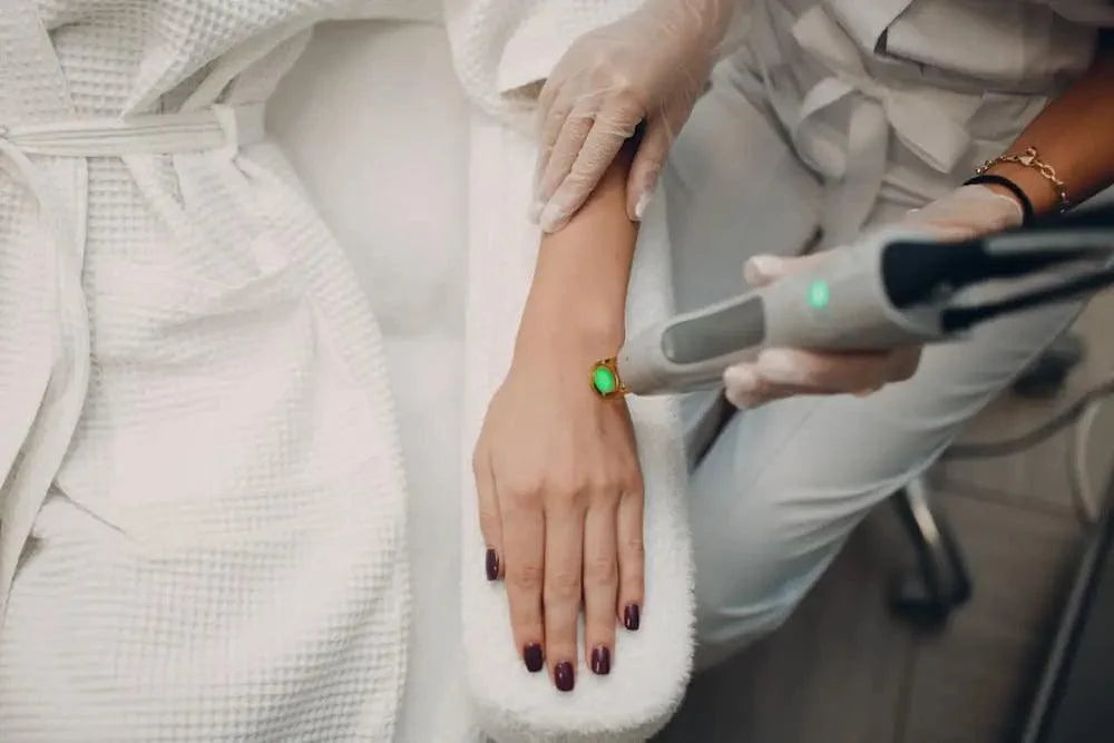 Changements hormonaux : quel est leur impact sur l'épilation laser ?