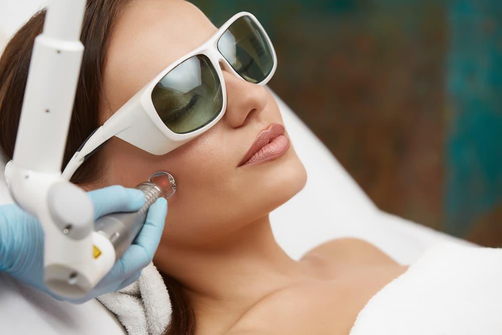 Tout savoir sur l’épilation laser du visage