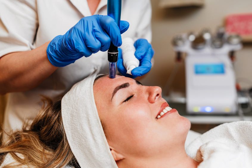 En combien de temps le microneedling peut traiter les cicatrices d’acné ?