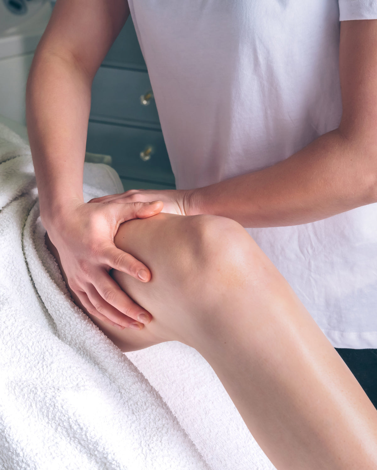Massage drainant des jambes pour soulager la sensation de lourdeur