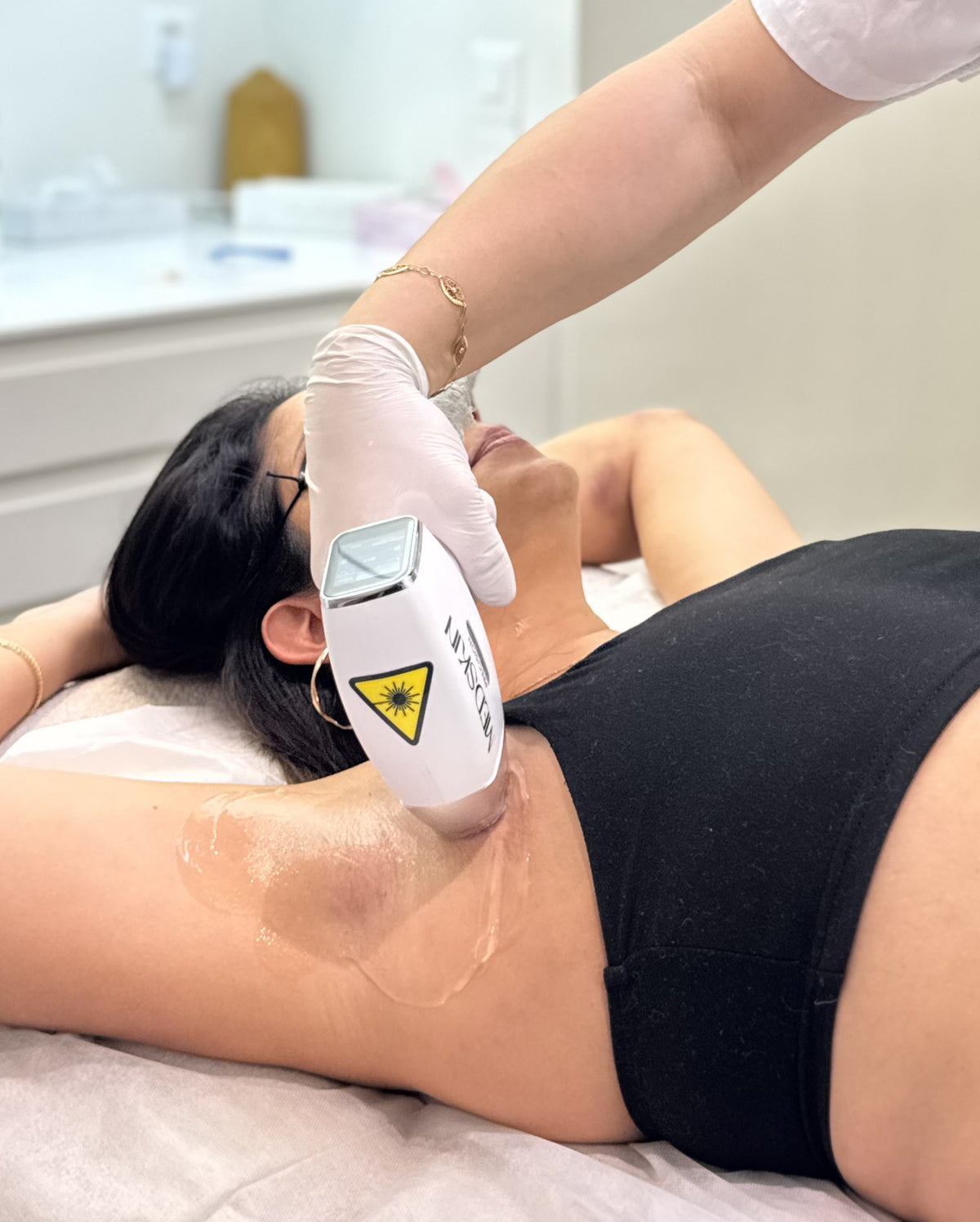 Déroulement d'une séance d'épilation laser à l'aisselle